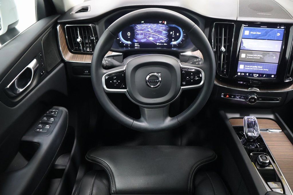 Used 2023 Volvo XC60 B5 Ultimate w/ Climate Package image 16