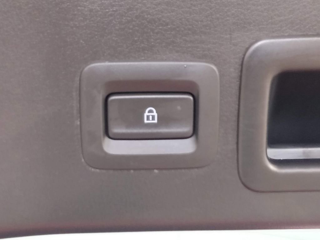 Used 2021 MAZDA MAZDA3 Hatchback w/Premium Plus Pkg image 17