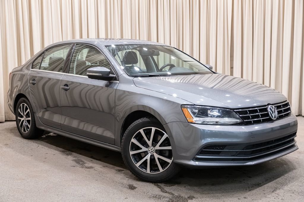 Used 2018 Volkswagen Jetta SE FWD image 2