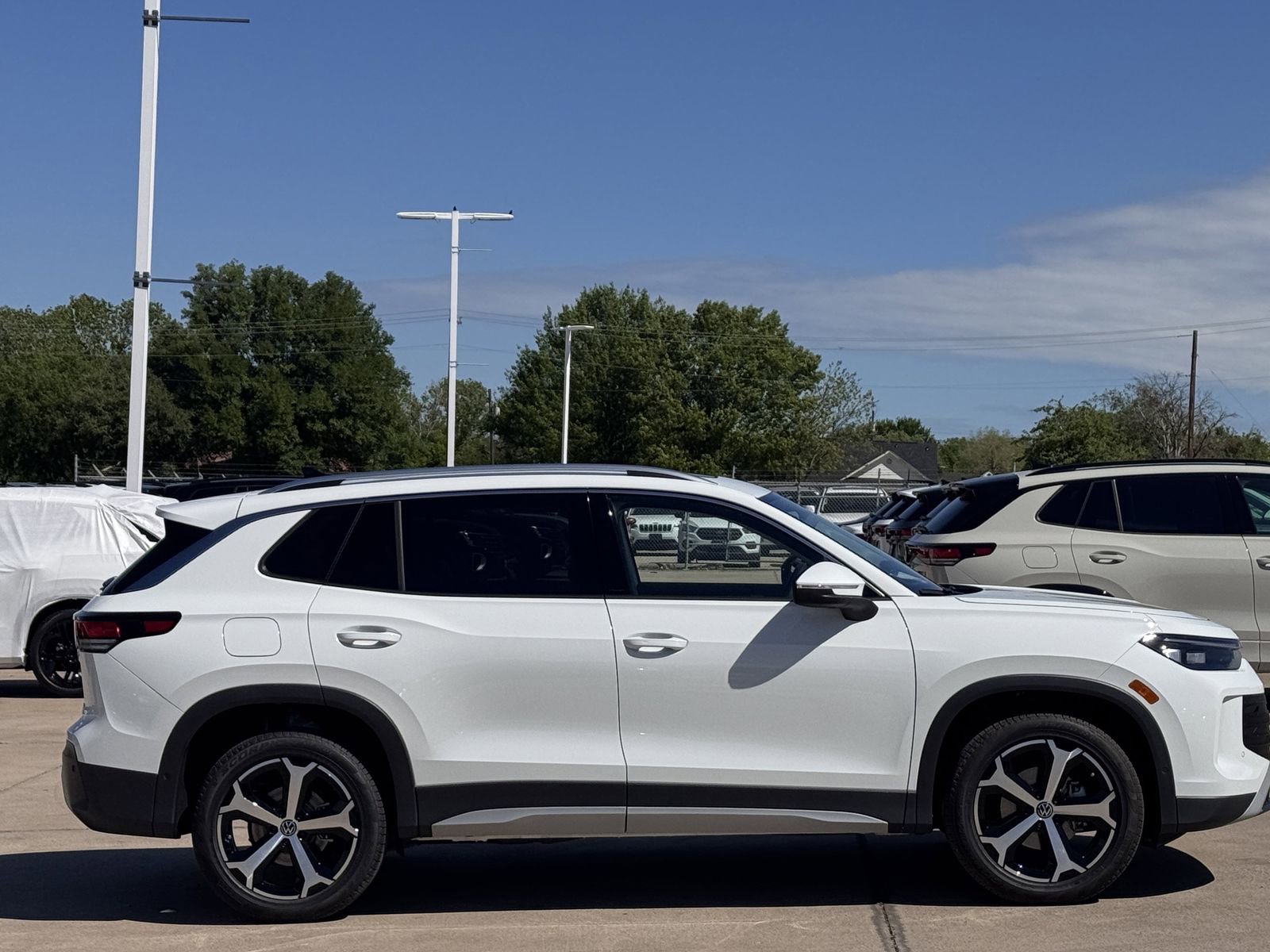 New 2026 Volkswagen Tiguan SE image 3