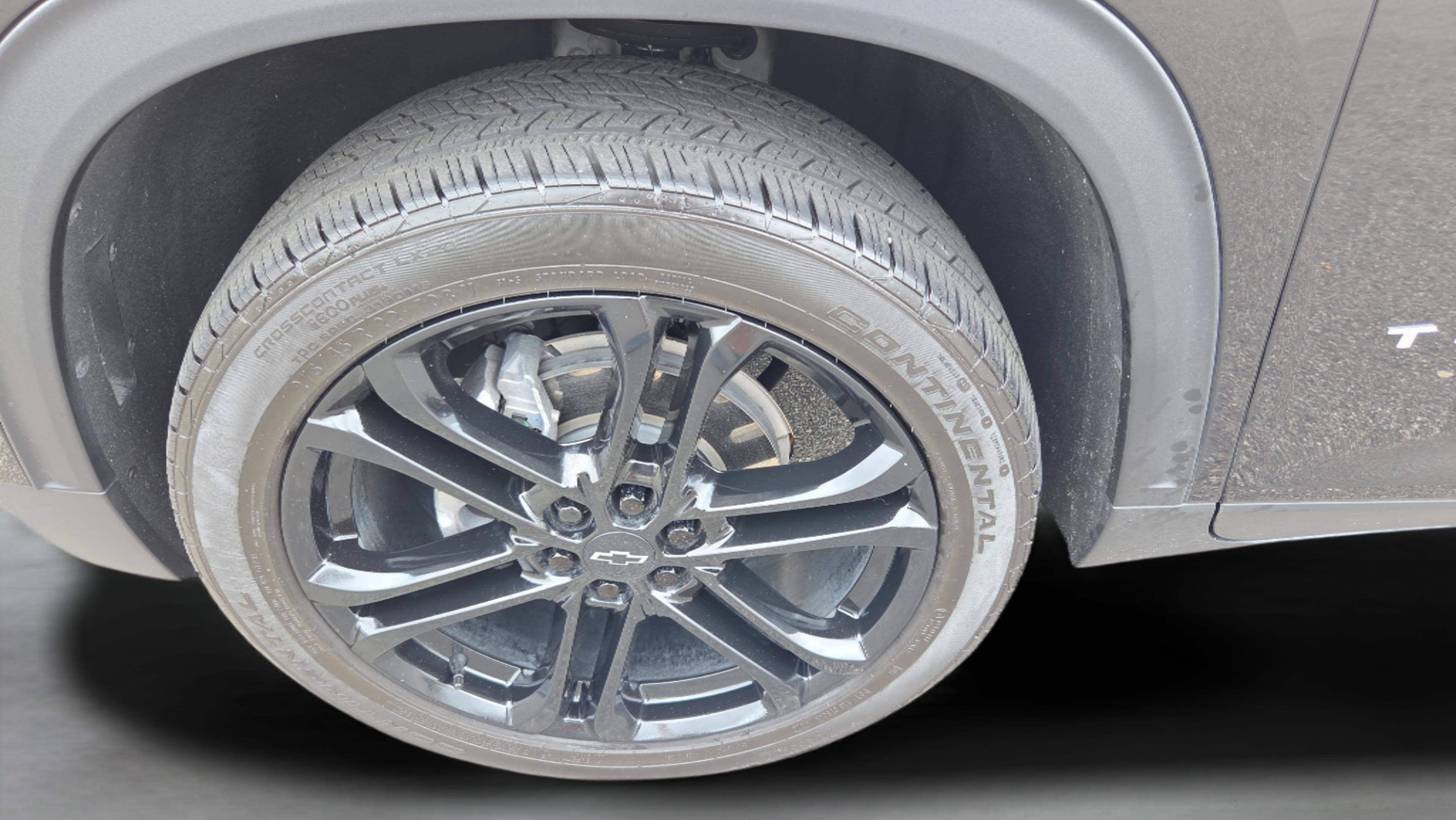 Used 2025 Chevrolet Traverse LT w/ Driver Confidence Package FWD image 28