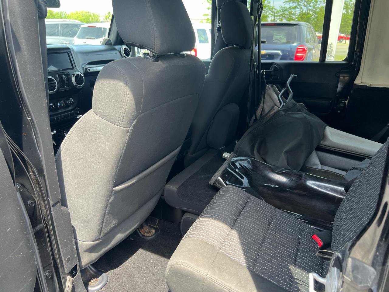 Used 2011 Jeep Wrangler Unlimited Sahara w/ Connectivity Group AWD/4WD image 14