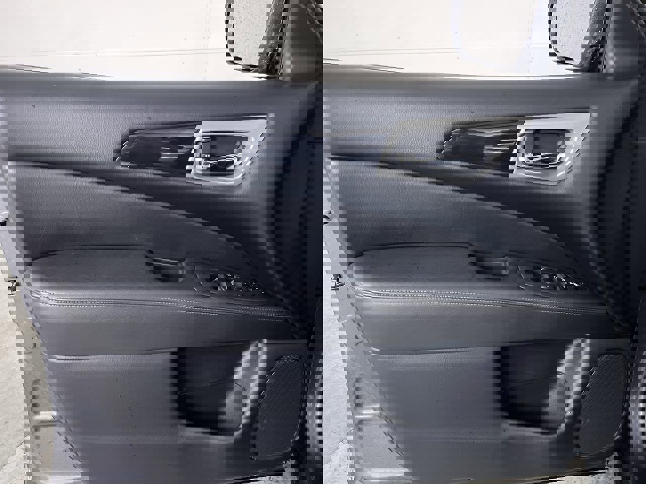 Used 2018 Nissan Pathfinder SV image 10