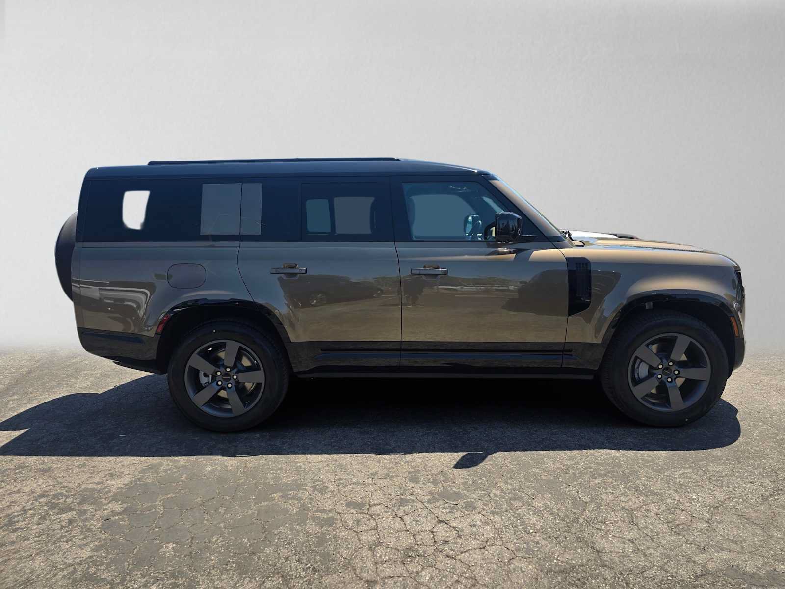 New 2026 Land Rover Defender 130 X-Dynamic SE AWD/4WD image 6