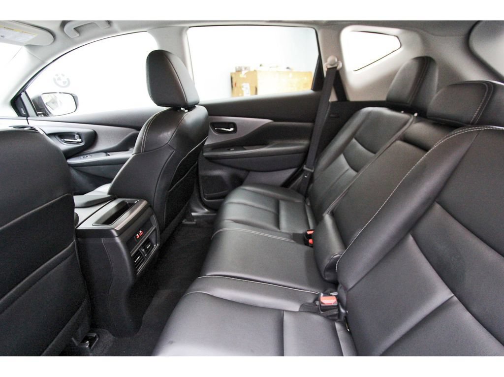 Used 2024 Nissan Murano SV FWD image 9