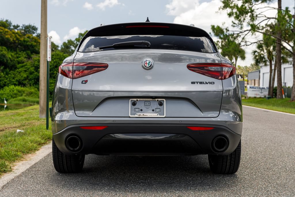 Used 2019 Alfa Romeo Stelvio Ti w/ TI Performance Package AWD/4WD image 4