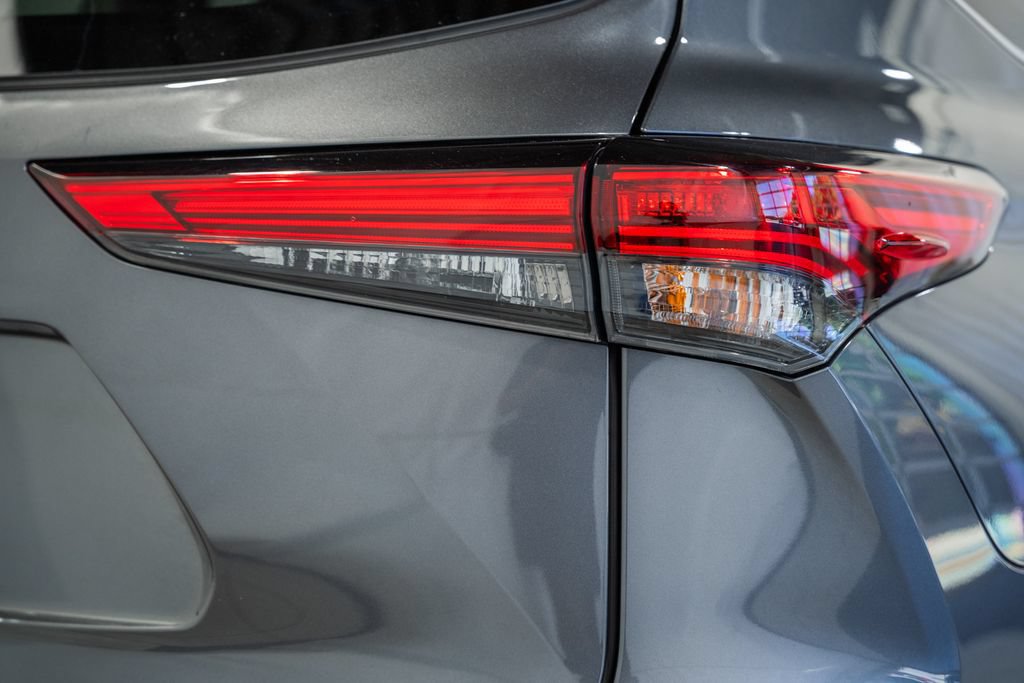 Used 2023 Toyota Highlander Limited AWD/4WD image 7