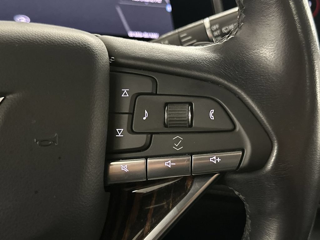 Used 2022 Cadillac Escalade Premium Luxury AWD/4WD image 63