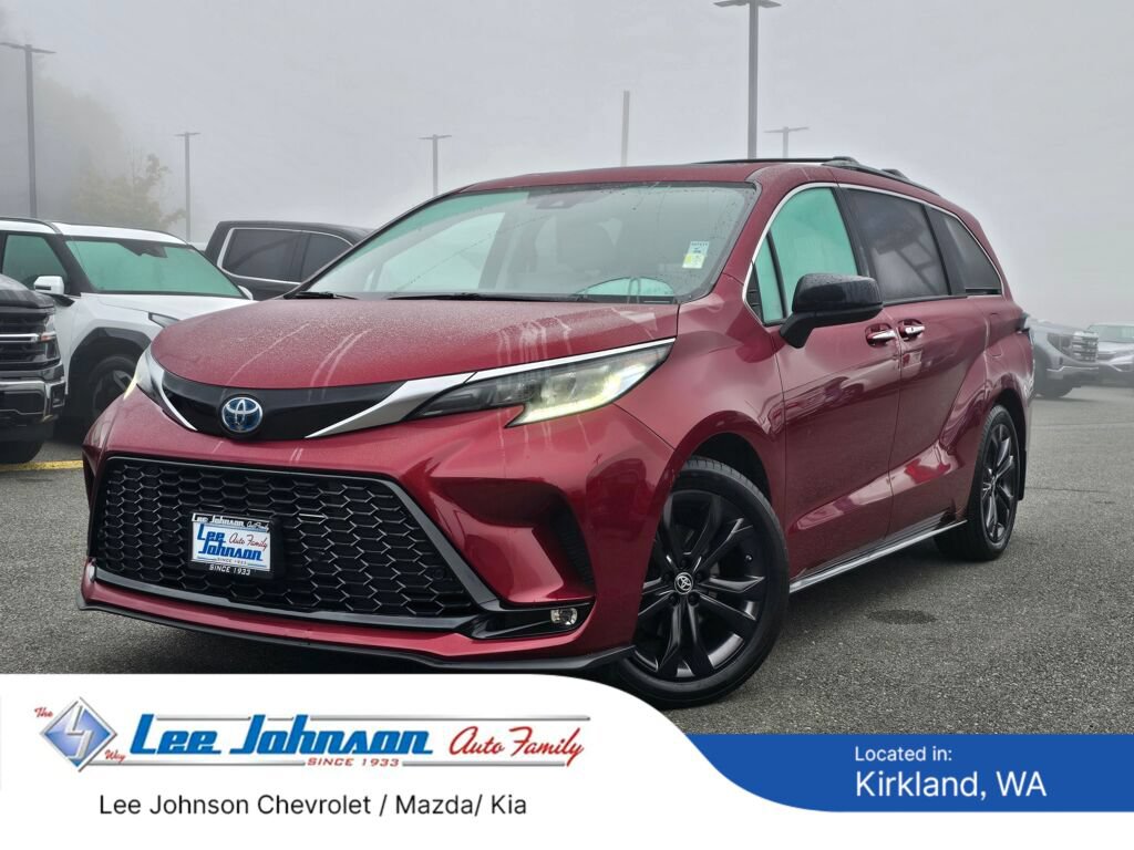 Used 2023 Toyota Sienna XLE FWD image 1
