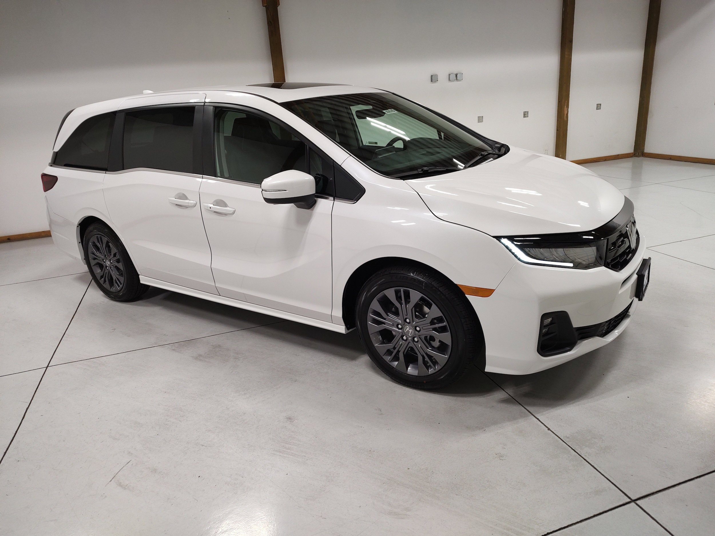 New 2026 Honda Odyssey Touring image 2