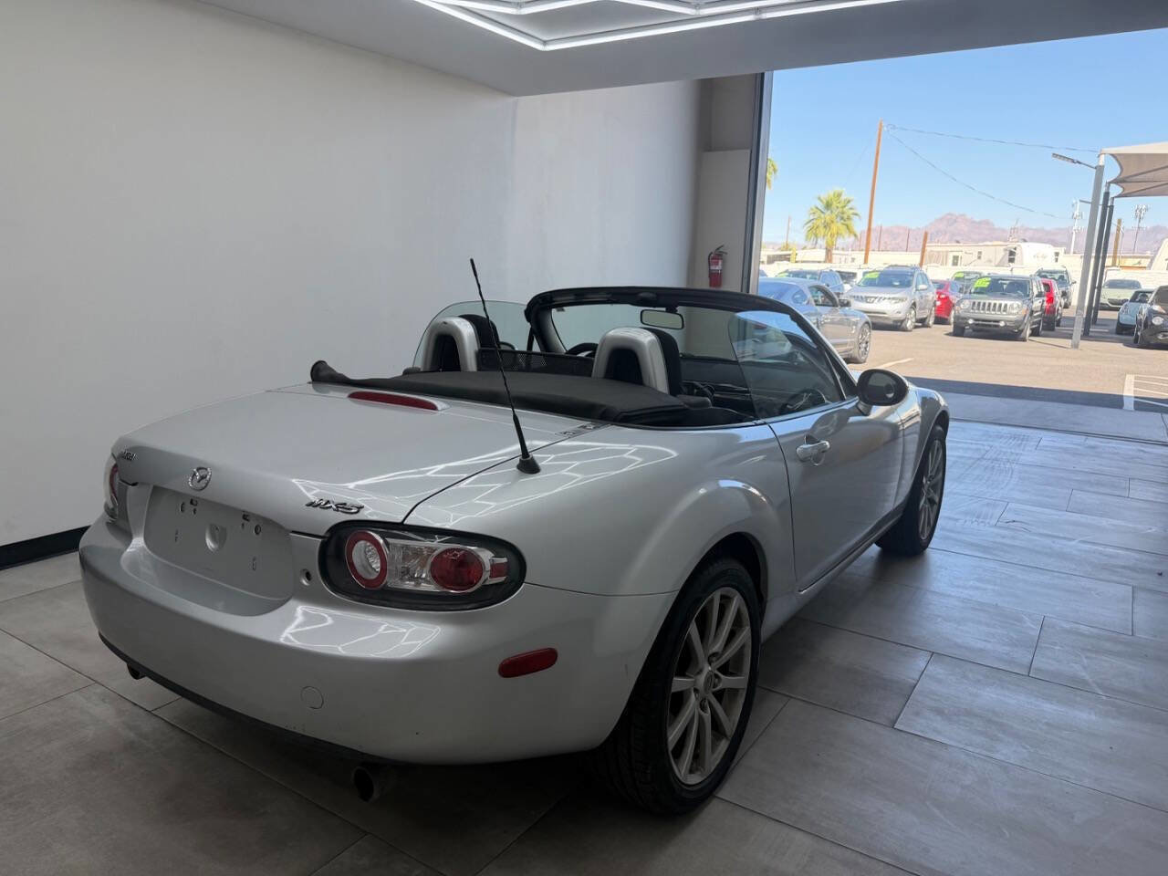 Used 2008 MAZDA MX-5 Miata Touring image 17
