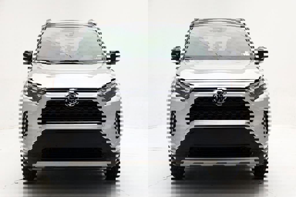 Used 2025 Toyota RAV4 XSE w/ Weather Package AWD/4WD image 4