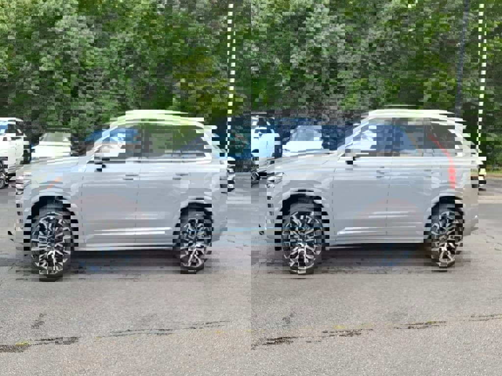 New 2025 Volvo XC90 B5 Plus w/ Protection Package Premier image 9