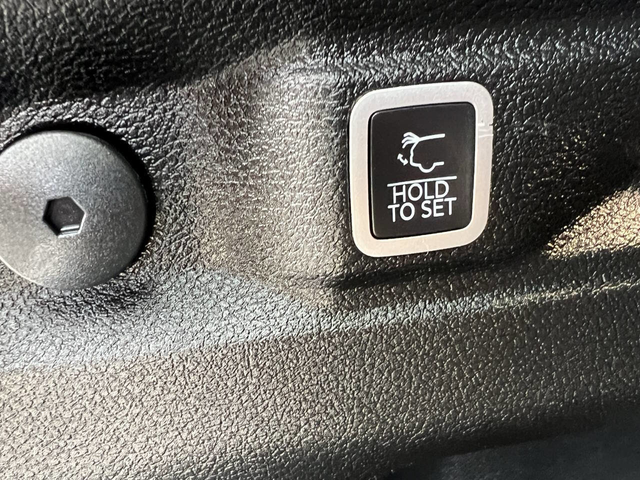 Used 2021 Jeep Grand Cherokee L Laredo image 32