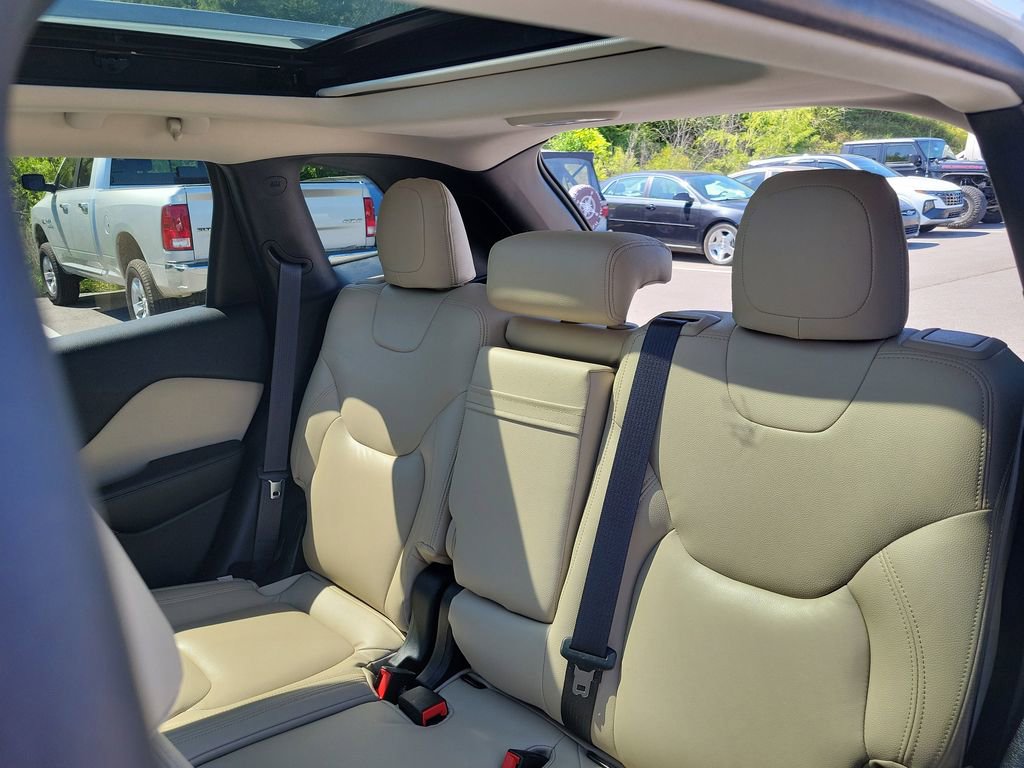 Used 2016 Jeep Cherokee Latitude w/ Comfort/Convenience Group FWD image 33