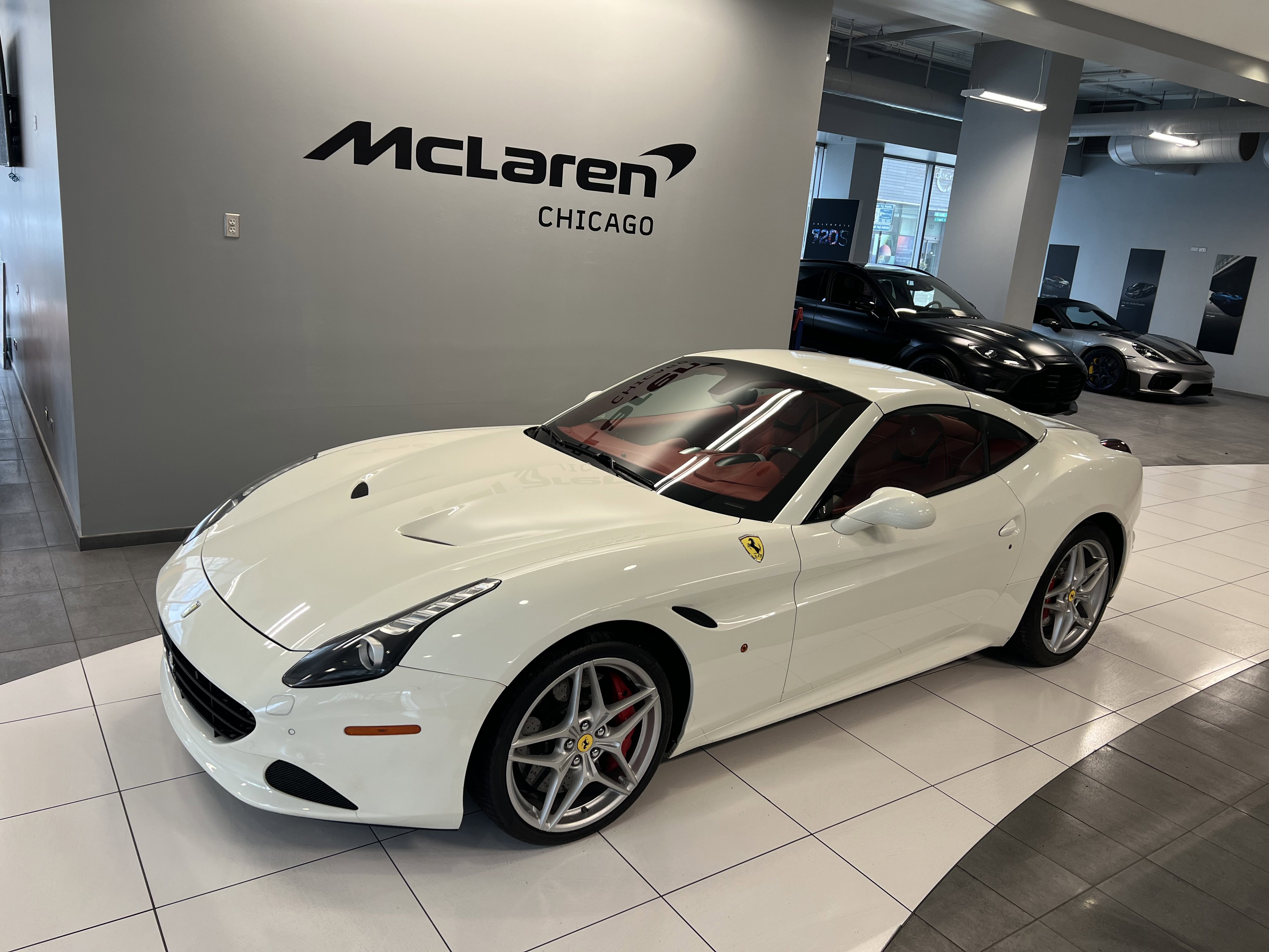 Used 2017 Ferrari California T image 4