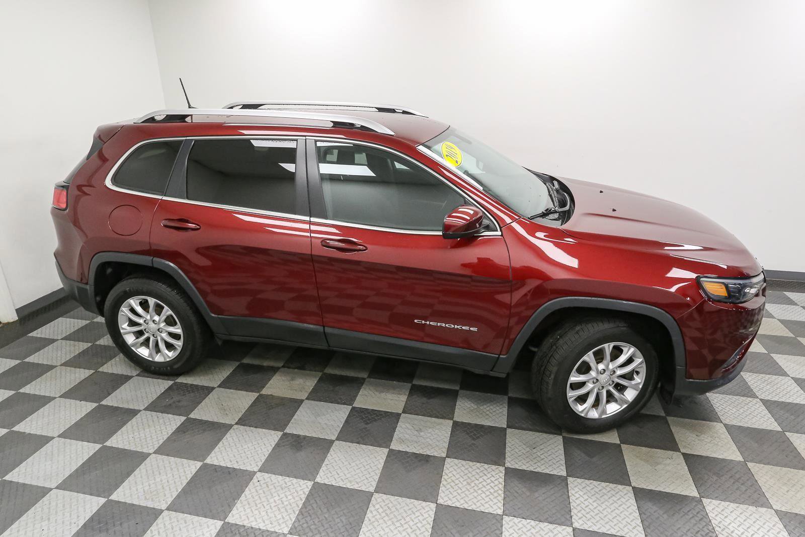 Used 2019 Jeep Cherokee Latitude w/ Popular Appearance Group AWD/4WD image 5