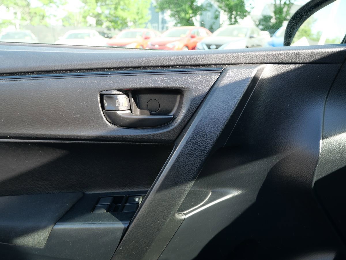 Used 2017 Toyota Corolla L w/ Carpet Mat Package (TMS) FWD image 15