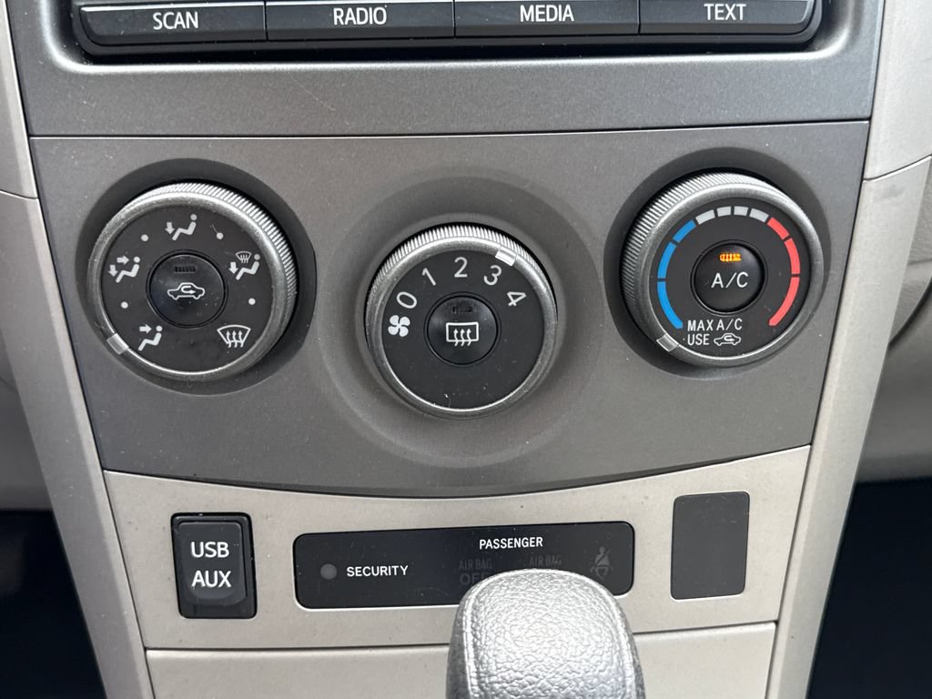 Used 2012 Toyota Corolla LE FWD image 24
