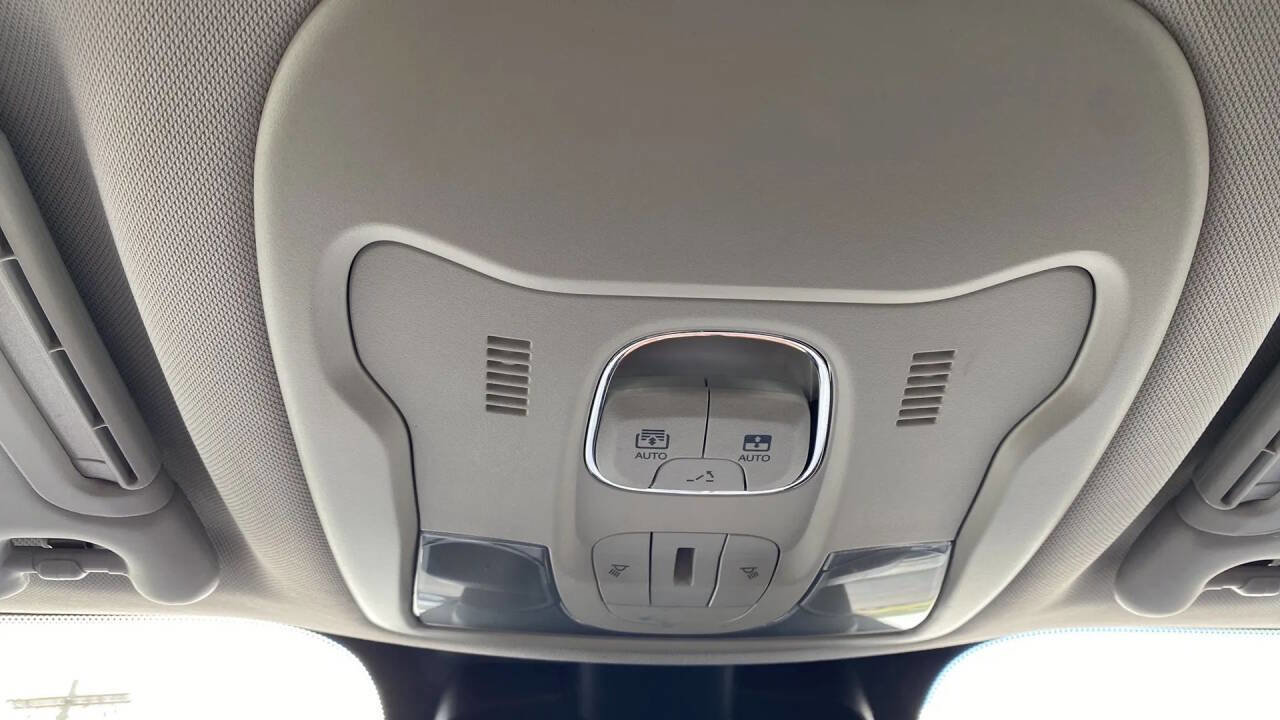 Used 2018 Jeep Renegade Trailhawk w/ Cold Weather Group II image 24