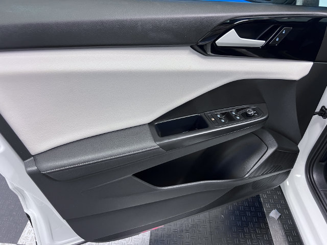 Certified 2025 Volkswagen Taos S FWD image 7