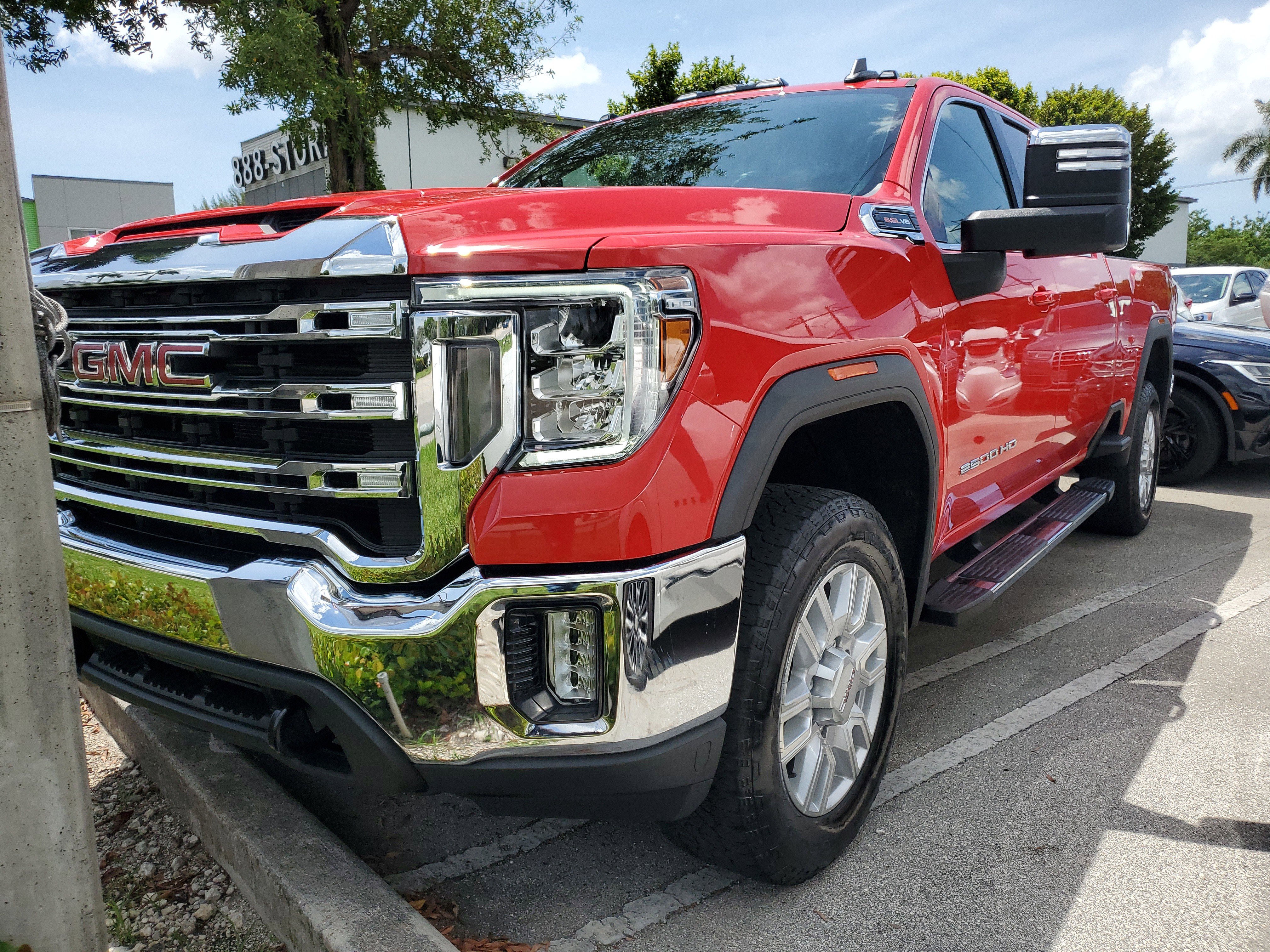 Used 2022 GMC Sierra 2500 SLE w/ SLE Convenience Package image 2