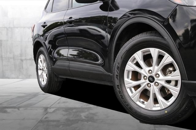 Certified 2025 Ford Escape Active FWD image 3