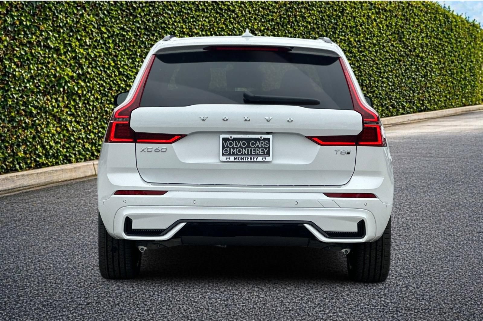 New 2026 Volvo XC60 T8 Plus w/ Climate Package PRO AWD/4WD image 5