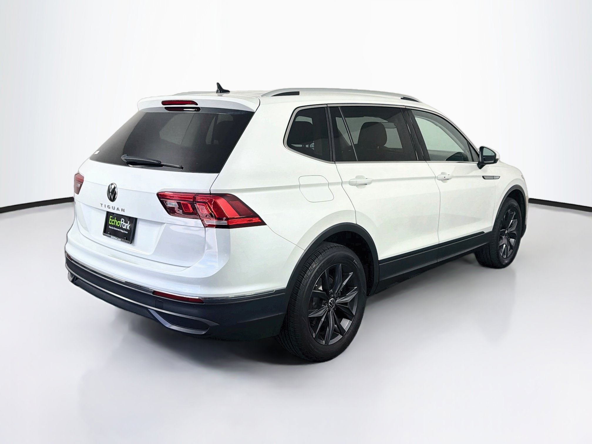 Used 2023 Volkswagen Tiguan SE FWD image 9