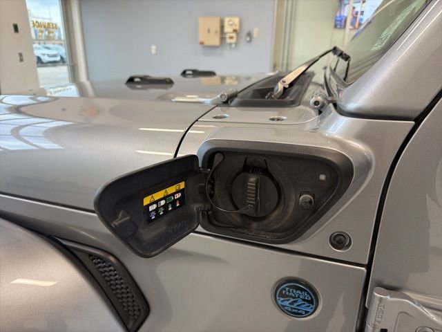 Used 2021 Jeep Wrangler Unlimited Sahara AWD/4WD image 7