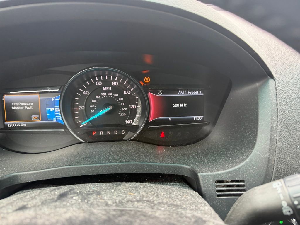 Used 2016 Ford Explorer XLT w/ Equipment Group 202A AWD/4WD image 18