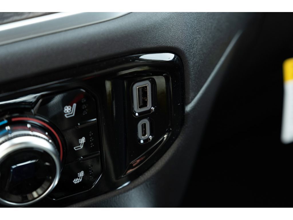 New 2026 GMC Sierra 1500 SLT image 28