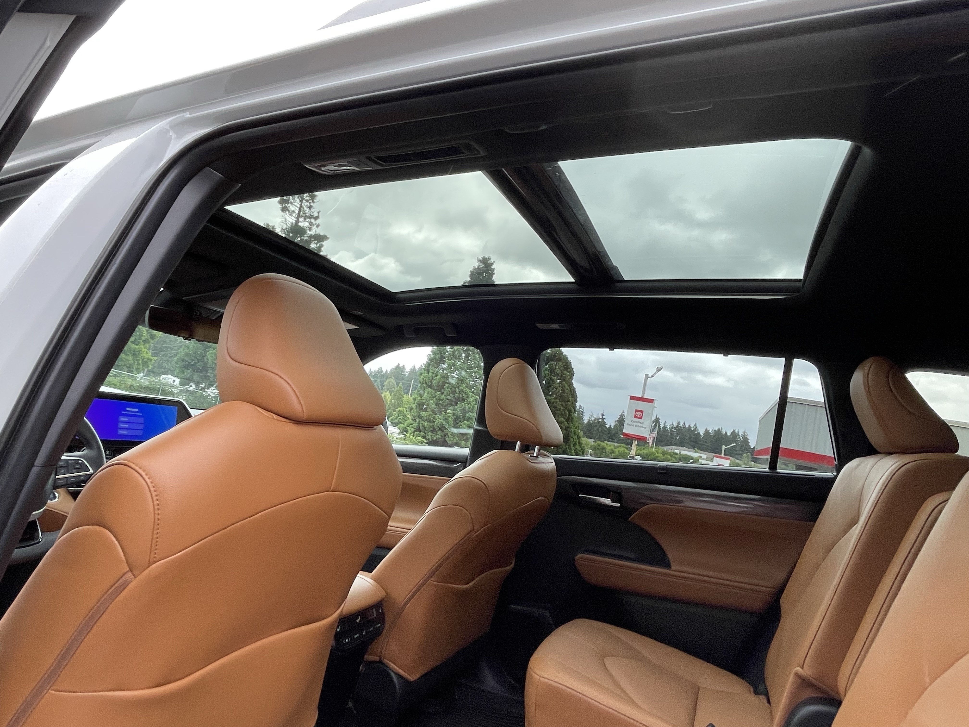Certified 2025 Toyota Highlander Platinum AWD/4WD image 15