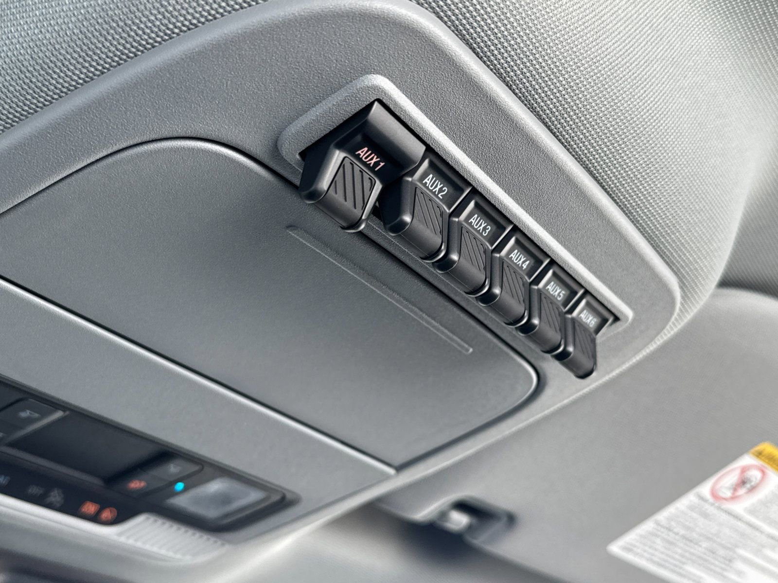 New 2025 Ford F550 4x4 Regular Cab Super Duty image 28