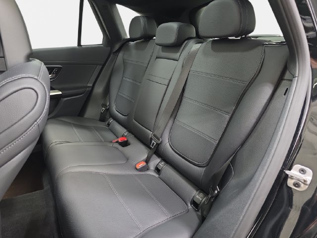 Used 2024 Mercedes-Benz GLC 300 4MATIC image 13