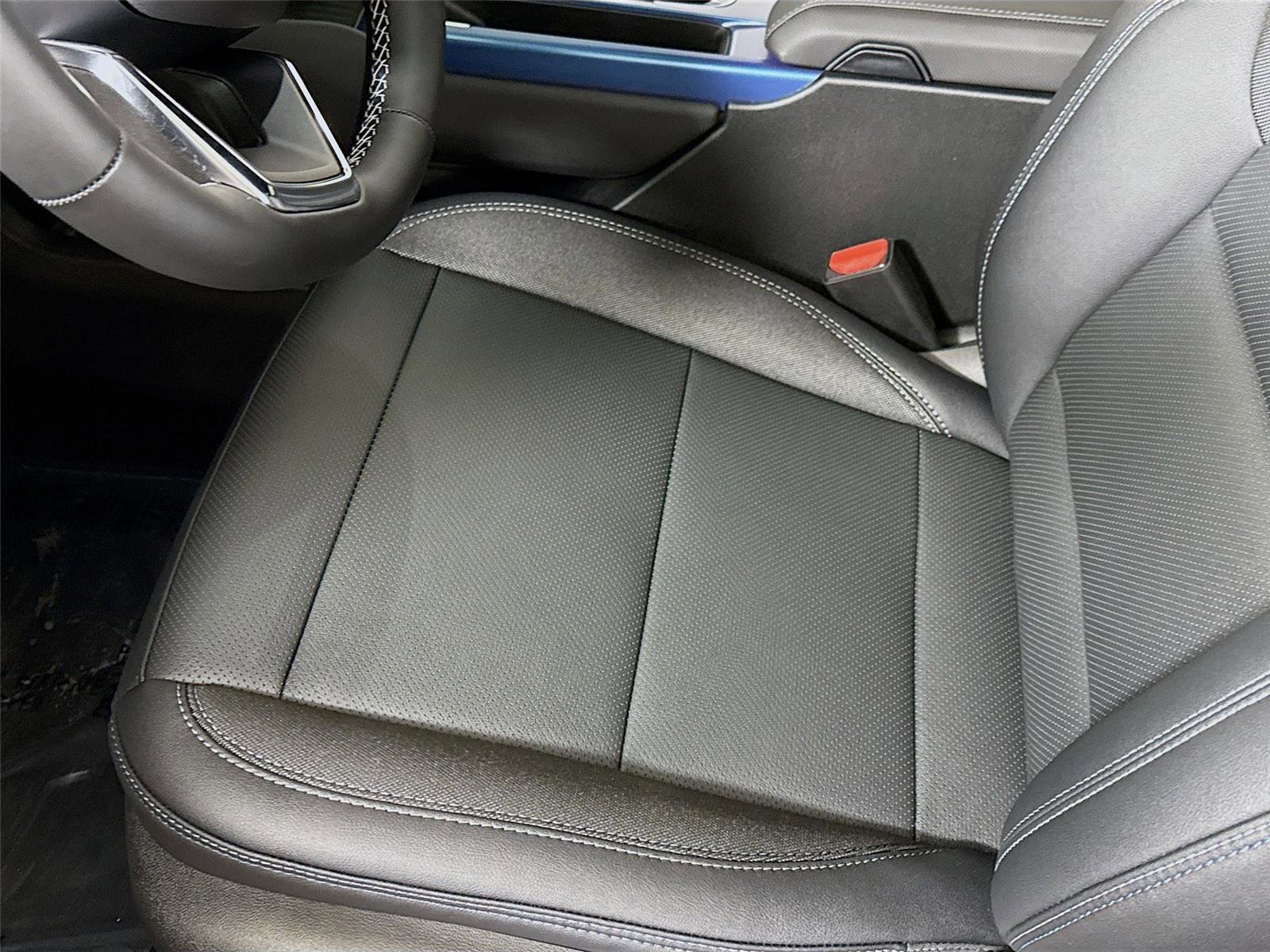 New 2026 Chevrolet Equinox EV LT image 14