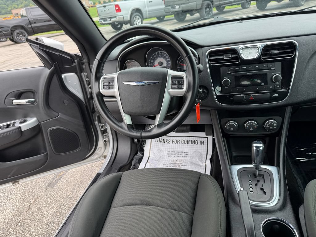 Used 2011 Chrysler 200 Touring FWD image 18