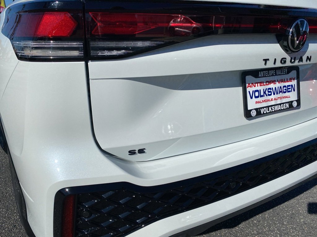 New 2026 Volkswagen Tiguan SE R-Line image 11