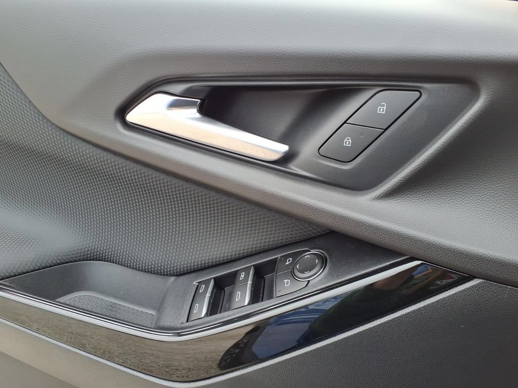 New 2026 Chevrolet Equinox RS w/ Safety and Technology Package FWD image 33