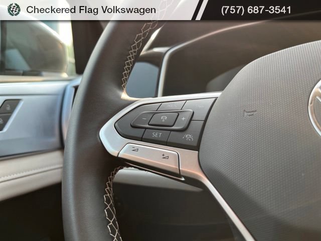 Certified 2025 Volkswagen Taos SE FWD image 33