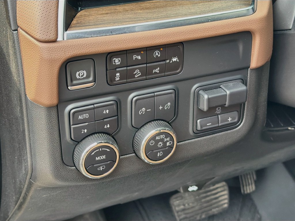 Used 2025 Chevrolet Tahoe High Country AWD/4WD image 10