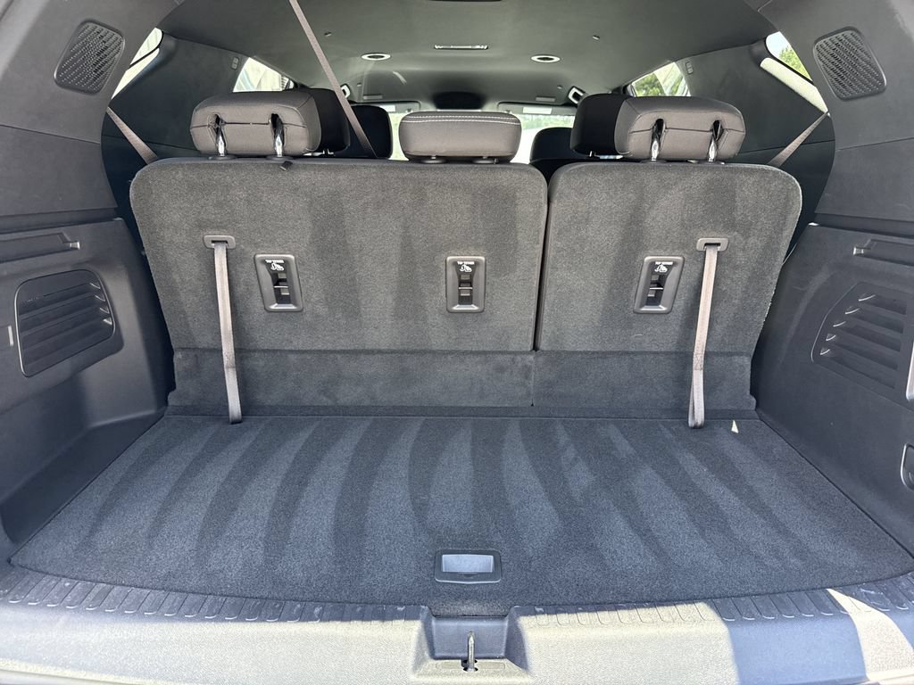 Used 2026 Chevrolet Traverse LT w/ Midnight/Sport Edition FWD image 18