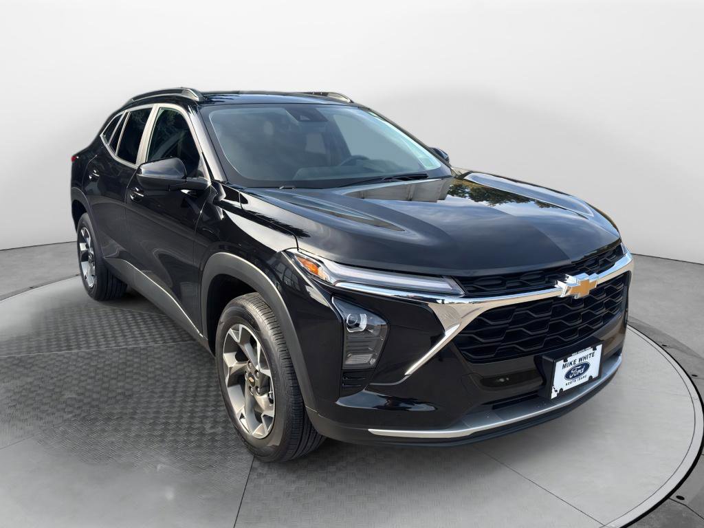 Used 2025 Chevrolet Trax LT w/ Driver Confidence Package image 1