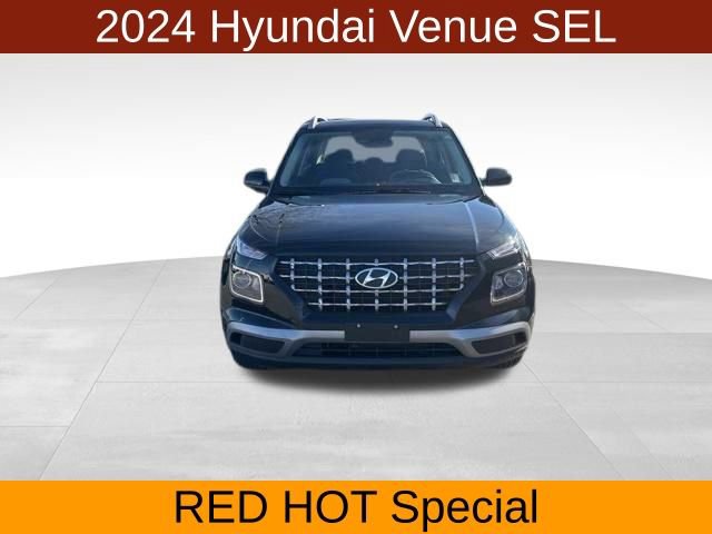 Used 2024 Hyundai Venue SEL image 2