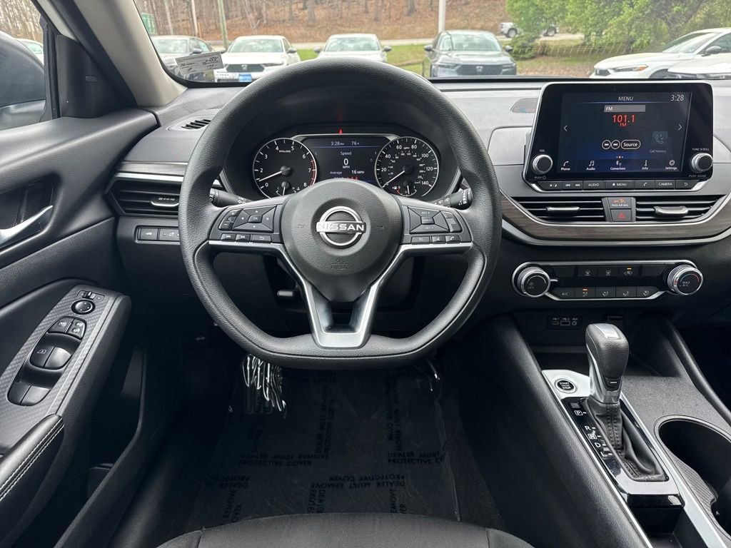 Used 2025 Nissan Altima 2.5 SV image 24