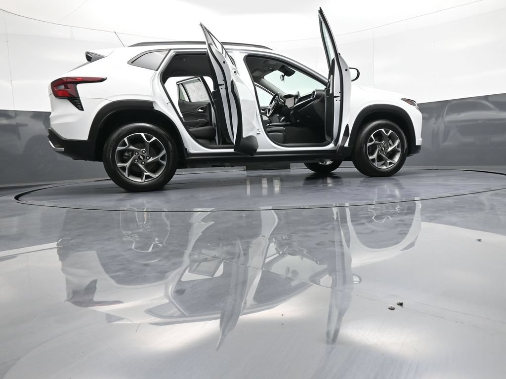 Used 2025 Chevrolet Trax LT w/ LT Convenience Package FWD image 47