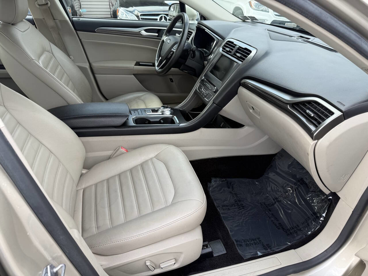 Used 2017 Ford Fusion Energi SE image 9