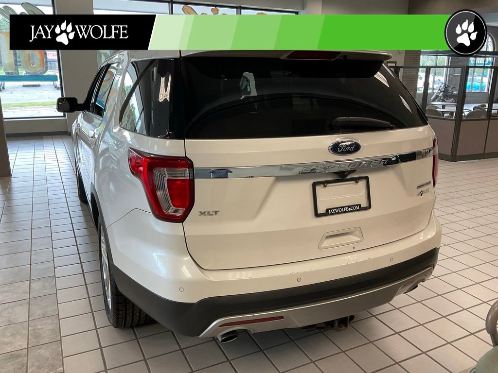 Used 2016 Ford Explorer XLT w/ Equipment Group 202A FWD image 5