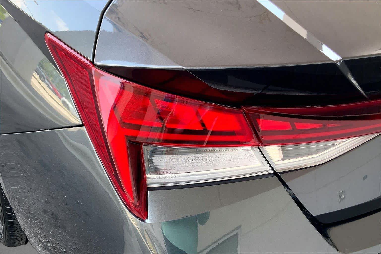 Used 2022 Hyundai Elantra SEL w/ Convenience + Premium Package FWD image 28