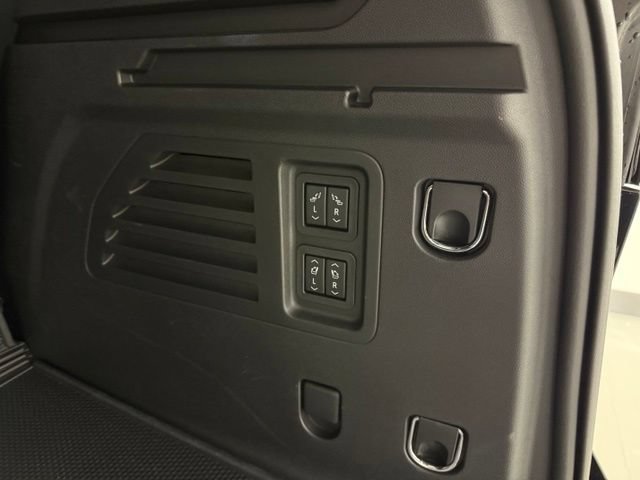 Used 2026 Chevrolet Traverse High Country w/ LPO, Floor Liner Package AWD/4WD image 10
